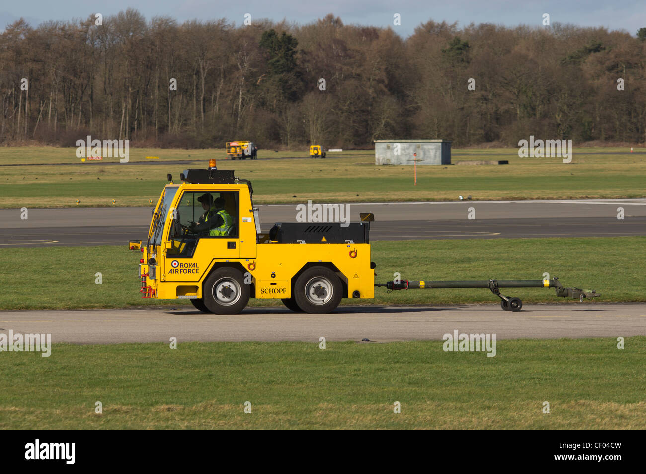 Trainare il carrello per aeroplani a RAF Linton On Ouse Foto Stock