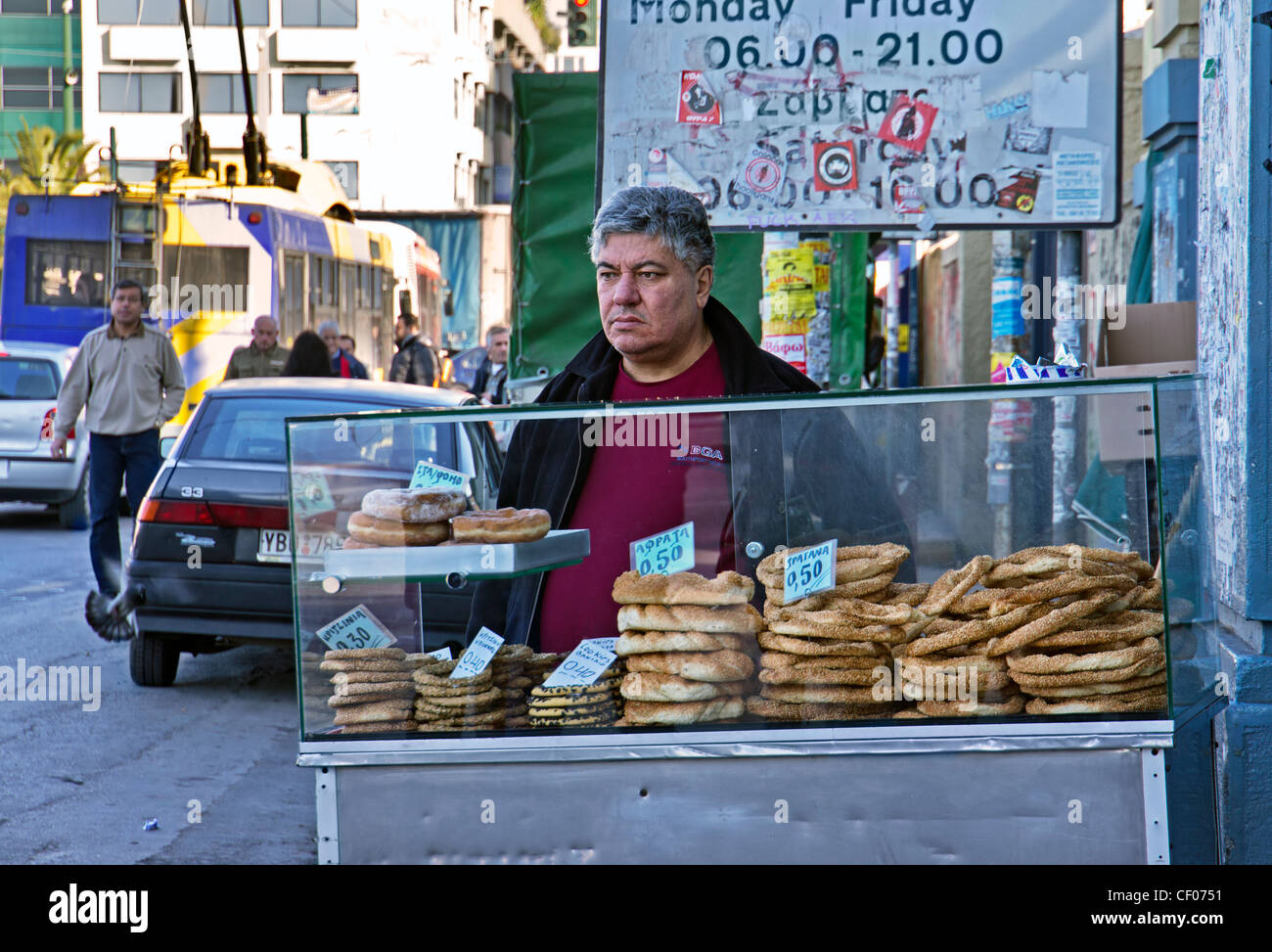 Commerciante Street Athens, Grecia Foto Stock