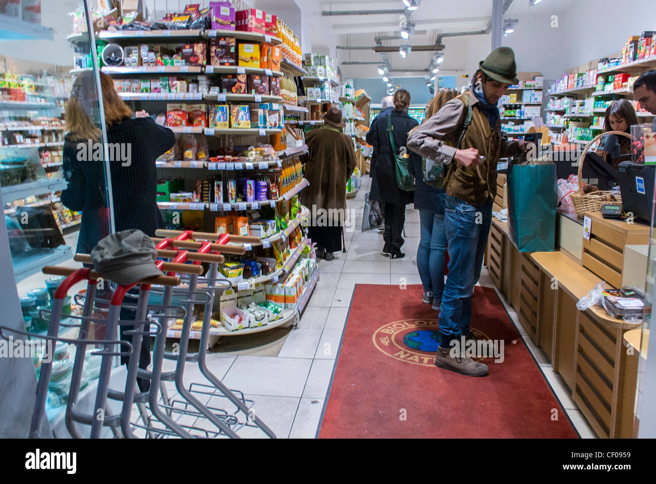 Parigi, Francia, People Shopping in negozi di generi alimentari organici supermercato alimentare nel quartiere Montorgeuil Foto Stock