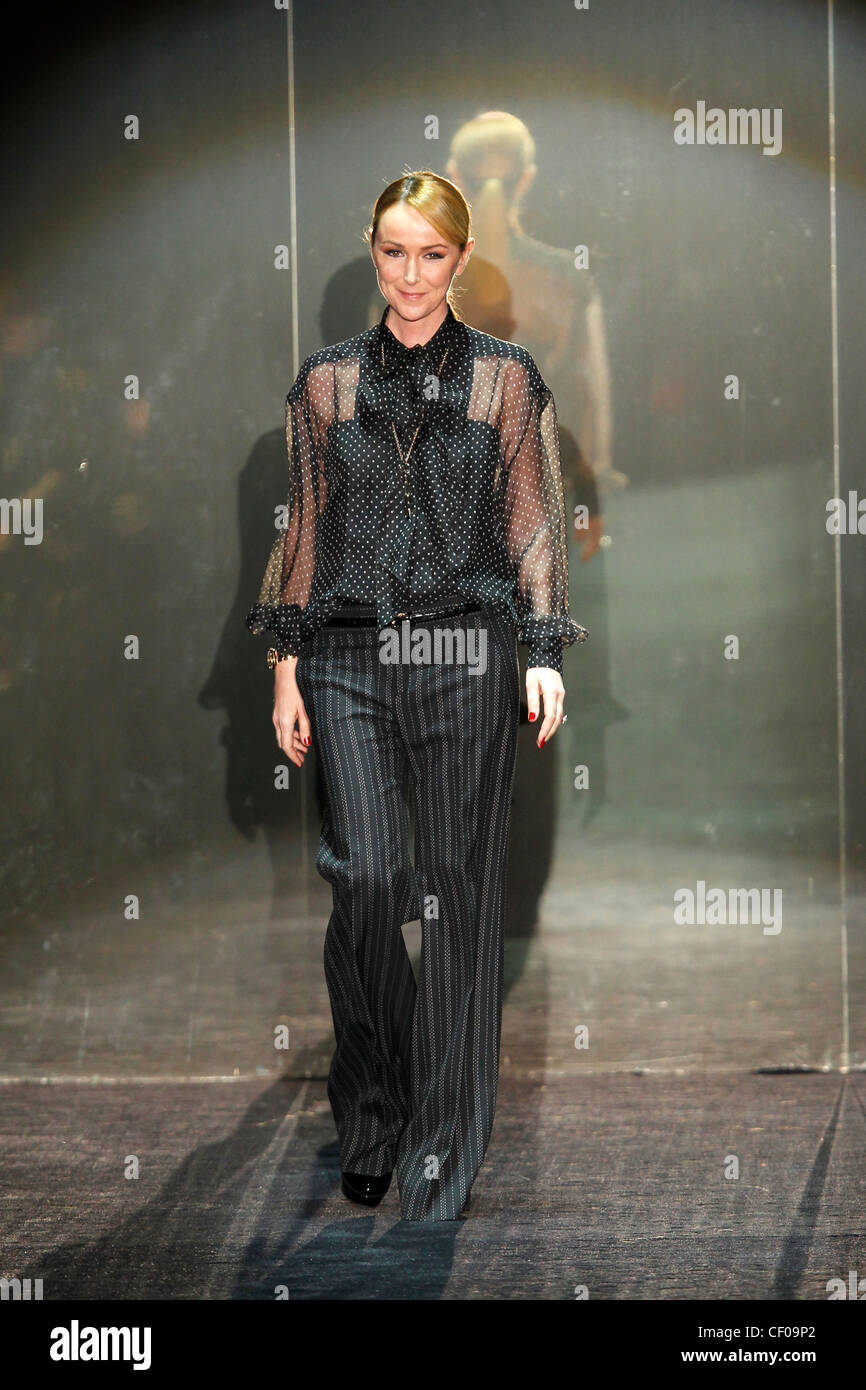 Gucci Milano pronto a indossare Autunno Inverno 2011 2012 Fashion Designer  Frida Giannini Foto stock - Alamy