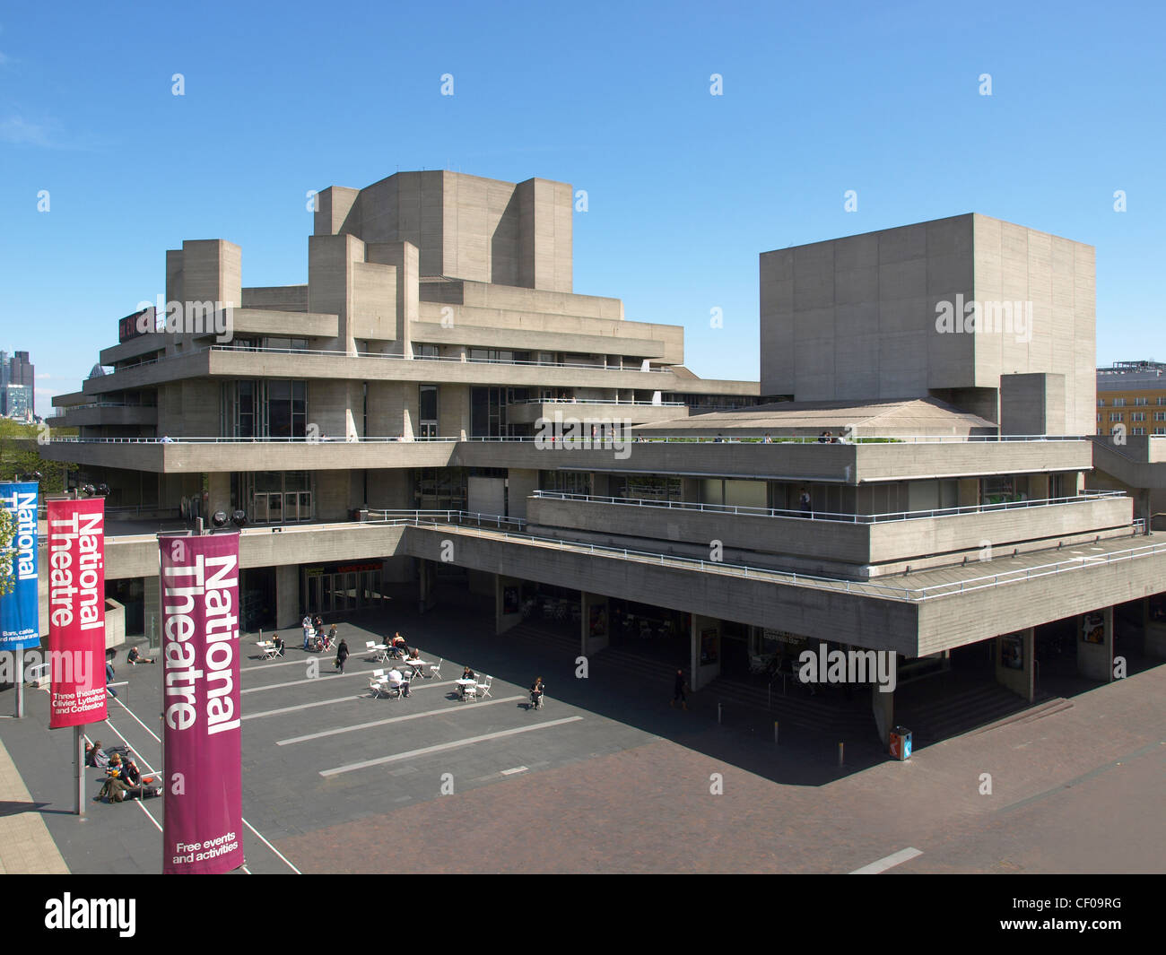 Il Teatro Nazionale iconica brutalist nuova architettura in London, England, Regno Unito Foto Stock