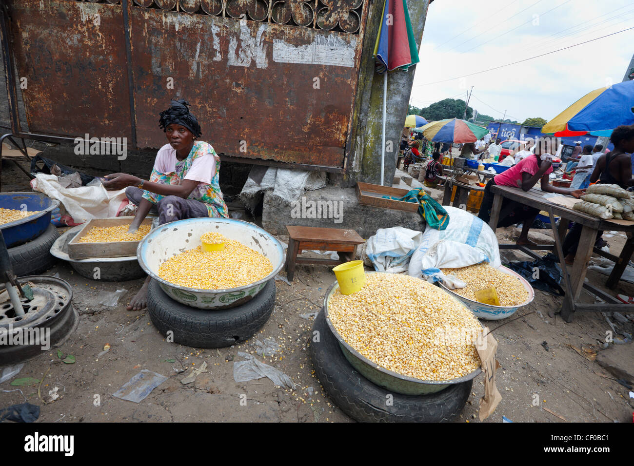 Mercato alimentare, Kinshasa, Repubblica Democratica del Congo, Africa Foto Stock