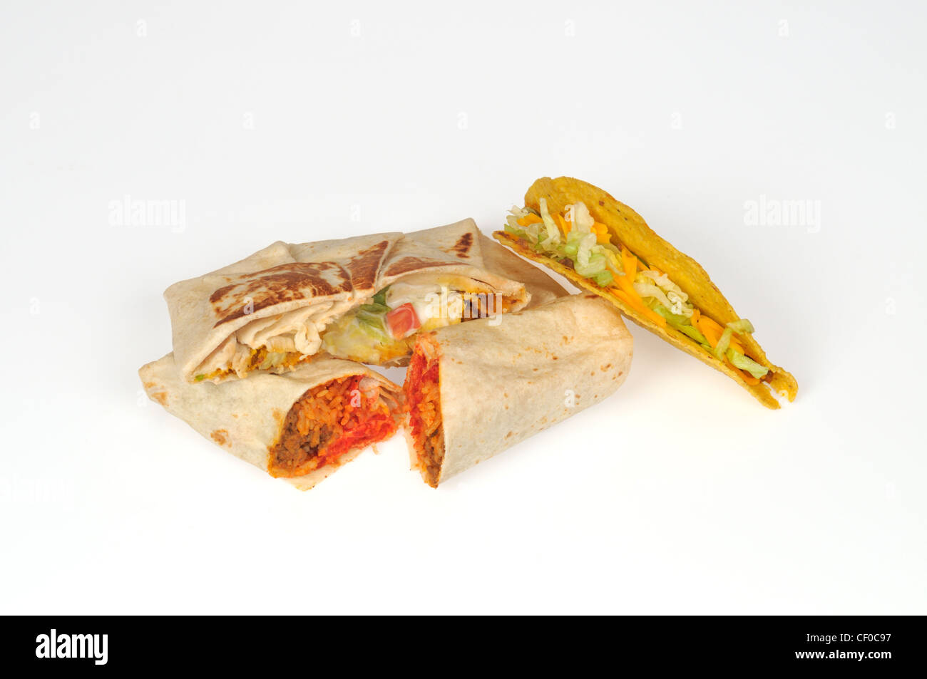 Taco Bell burrito, taco e supremo crunchwrap su sfondo bianco intaglio Foto Stock