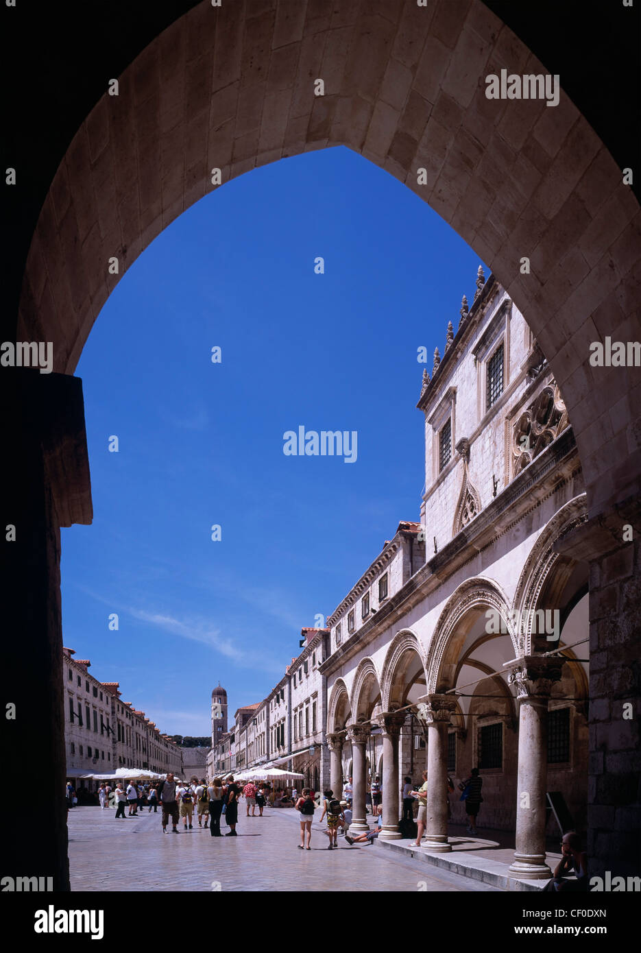 Palazzo Sponza e la Placa (Stradun), Dubrovnik, Dalmazia, Croazia. Un culturale UNESCO World Heritage Site. Foto Stock