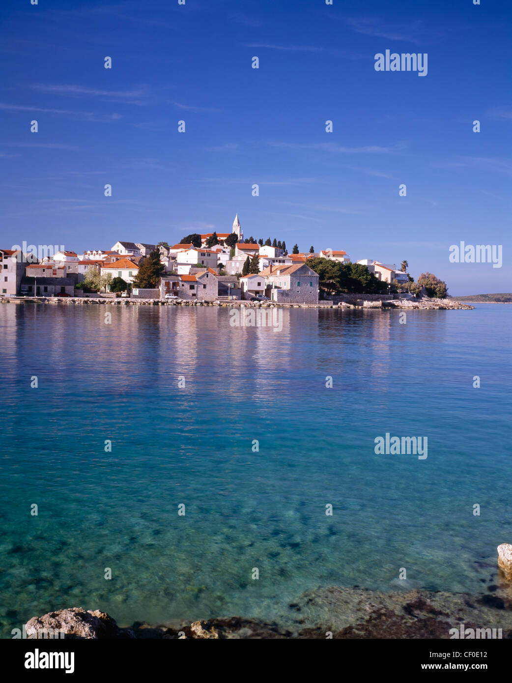 Primosten, Dalmazia, Croazia. Villaggio costiero. Foto Stock