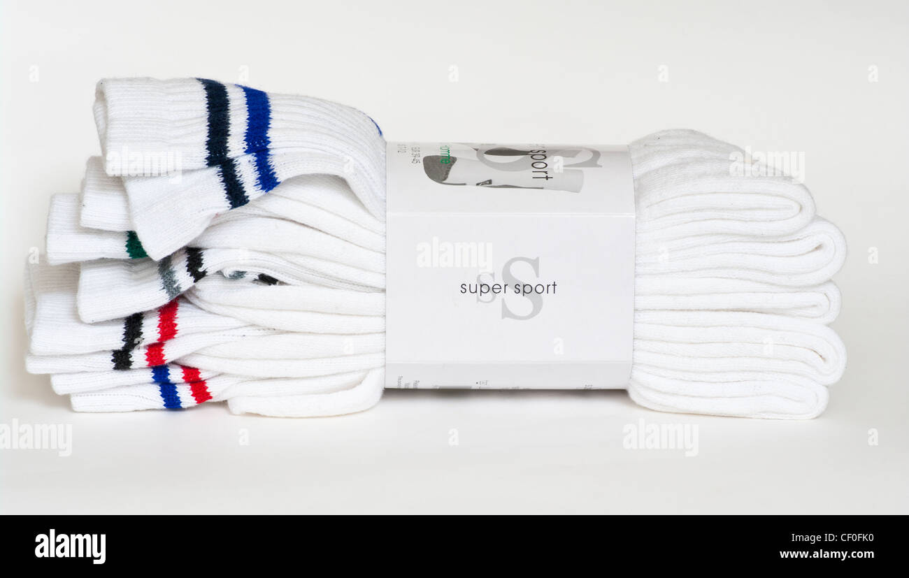 Coppie di Mens Sport bianco calze sportive Foto Stock