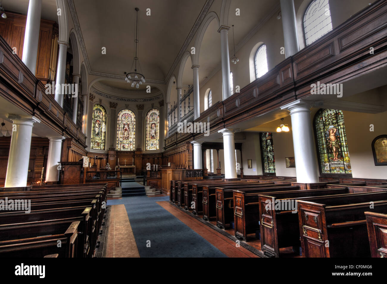 St rna Chiesa Manchester visualizza in basso corridoio Foto Stock