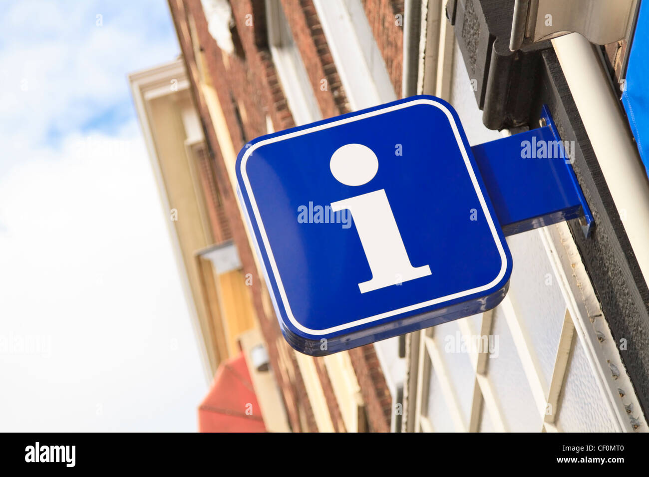 Un turista olandese informazioni registrazione appesa su un edificio Foto Stock