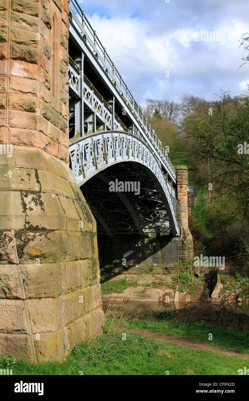 La custodia Elan acquedotto di attraversare il fiume Severn vicino a Bewdley, Worcestershire, Inghilterra, Europa Foto Stock