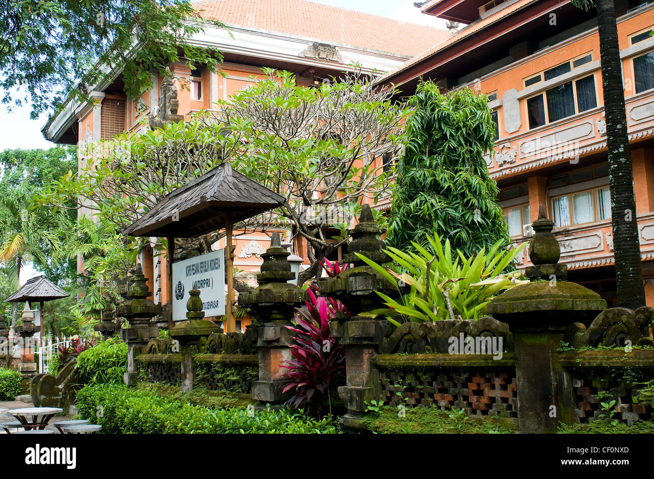 Il Dharma Wanita Persatuan Sekretariat Daerah palazzo del governo, Jalan Gajah Mada Denpasar, Bali Foto Stock