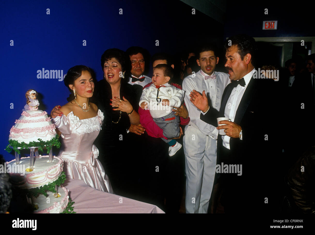 Guatemalan-Americans, i genitori, la famiglia estesa, famiglia, amici, ospiti festa di compleanno, Quinceanera party, città di Novato, California Foto Stock