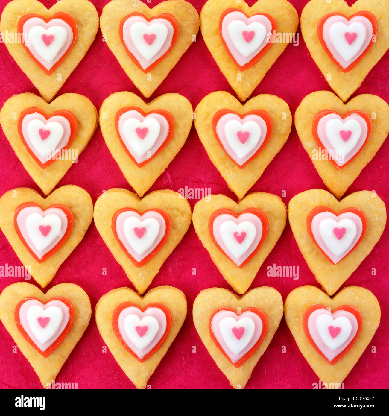 ICED a forma di cuore biscotti o i cookie Foto Stock