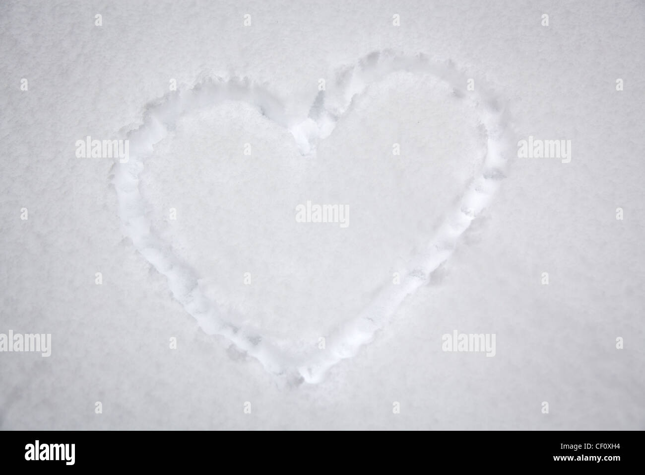 Un cuore sulla neve Foto Stock