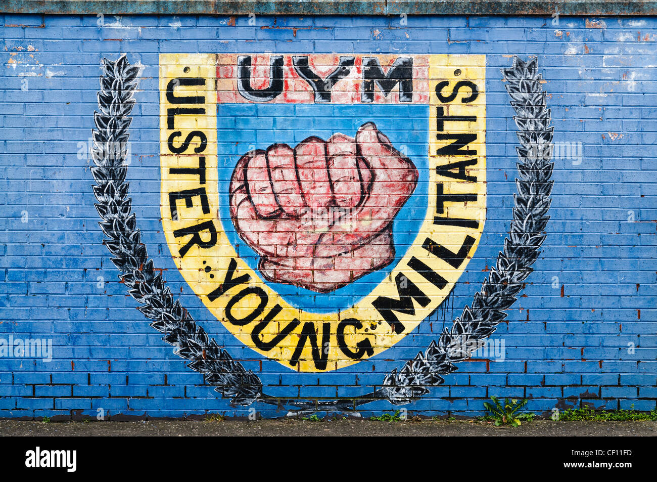 Ulster giovani militanti murale in East Belfast Foto Stock