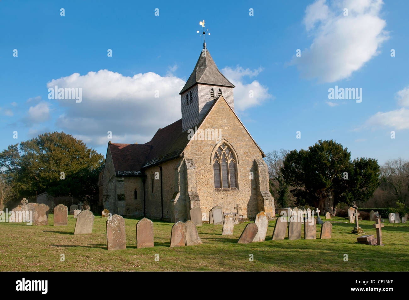 Santa Maria e Chiesa di Tutti i Santi di Dunsfold, Surrey Foto Stock