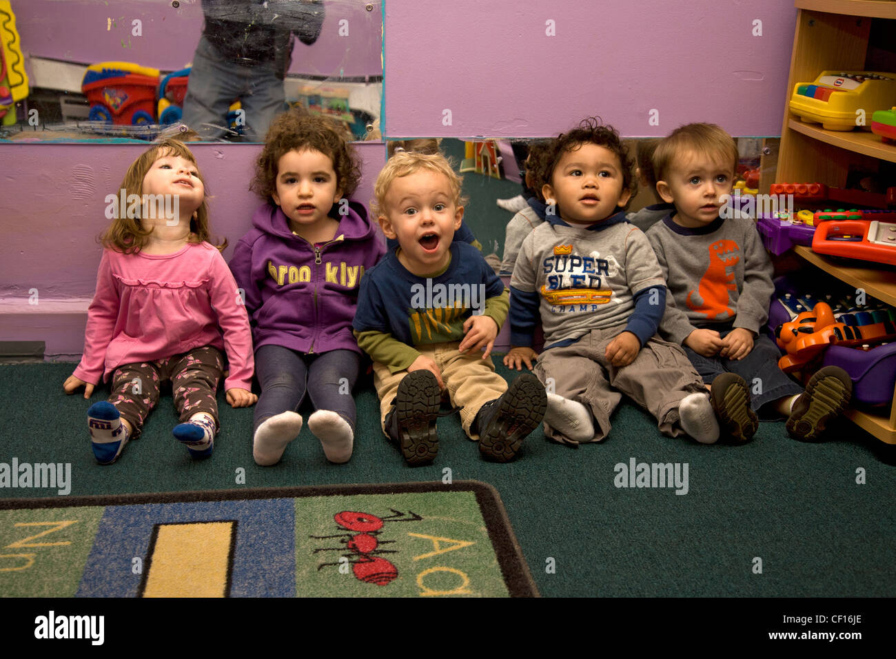 I ragazzi sono per noi la scuola materna/Early Learning Centre in altamente multiculturale quartiere Kensington di Brooklyn, NY Foto Stock
