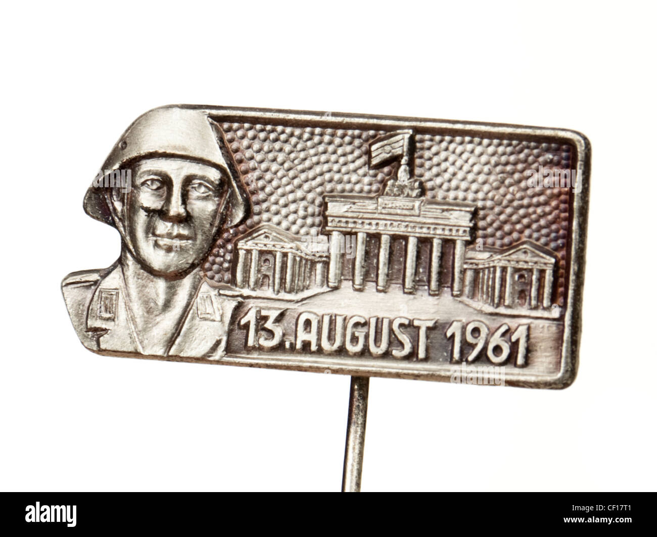 Distintivo attribuito a tutti i lavoratori e soldati coinvolti nella costruzione del muro di Berlino del suo completamento il 13 agosto 1961 Foto Stock