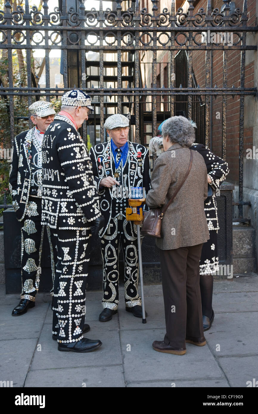 Perlacea re e regine la raccolta di fondi per beneficenza in Covent Garden, Londra Foto Stock