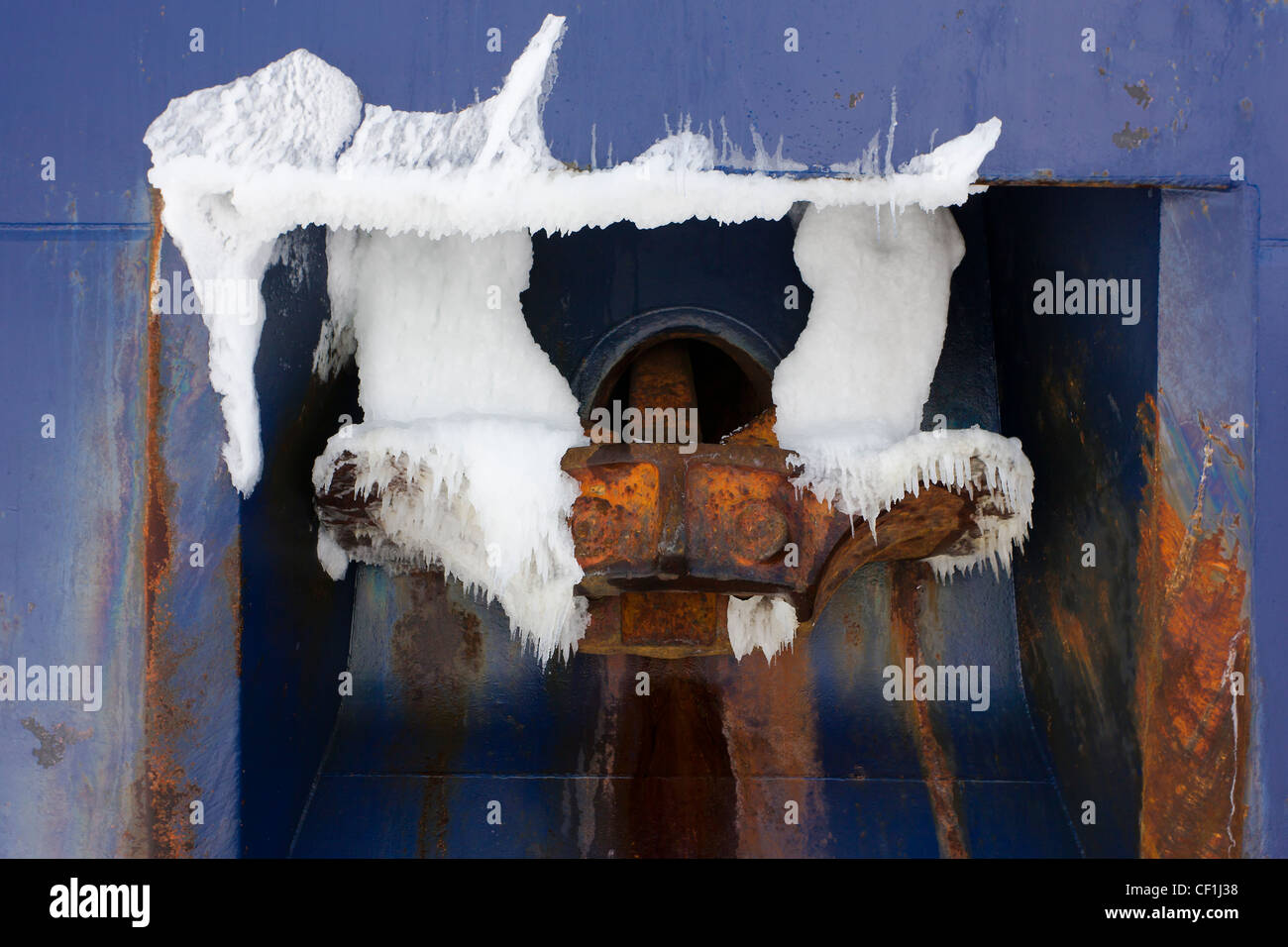 Ruggine su acciaio ancoraggio congelato Antartico Foto Stock