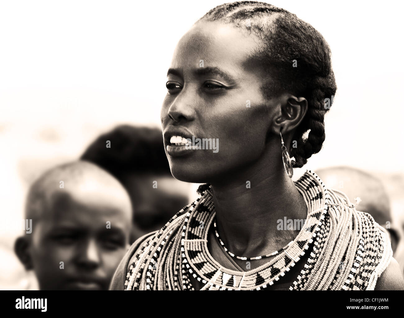 Ritratto di una donna africana che vestito tradizionalmente Foto Stock