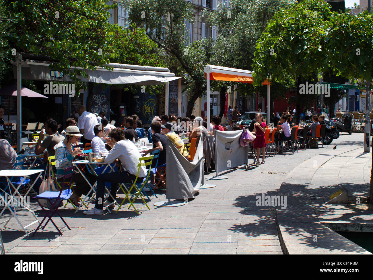 Outdoor tavoli da pranzo a Marsiglia Francia Foto Stock