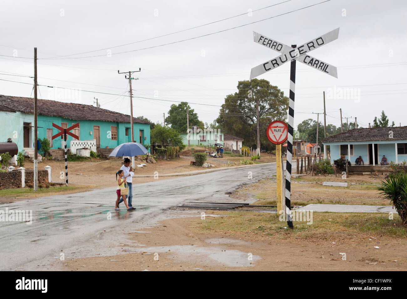 Attraversamento ferroviario nella città di Manaca Iznaga, Cuba Foto Stock