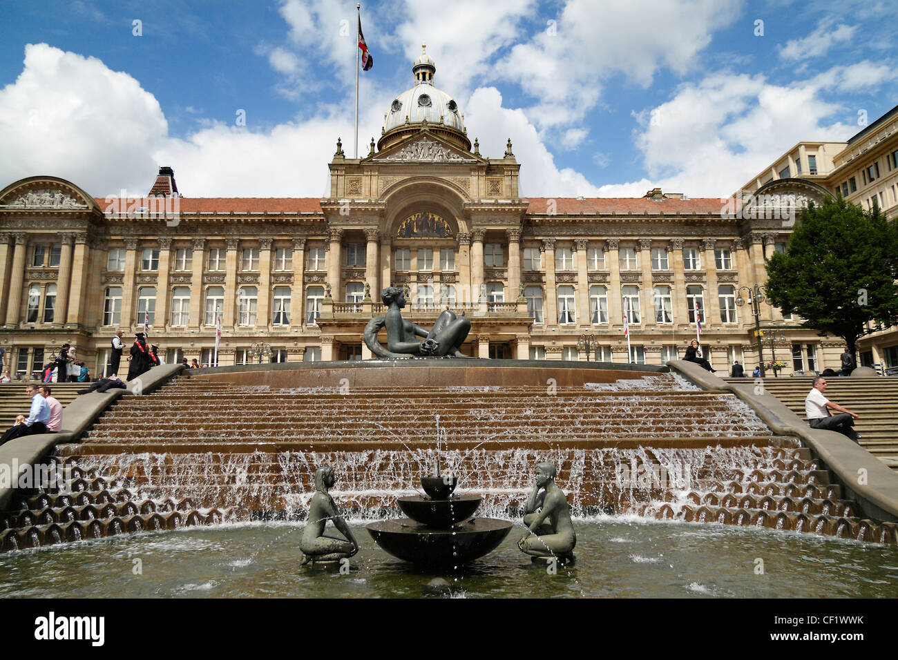 Caratteristiche dell'acqua e le fasi che portano al Consiglio casa in Victoria Square, Birmingham. Foto Stock