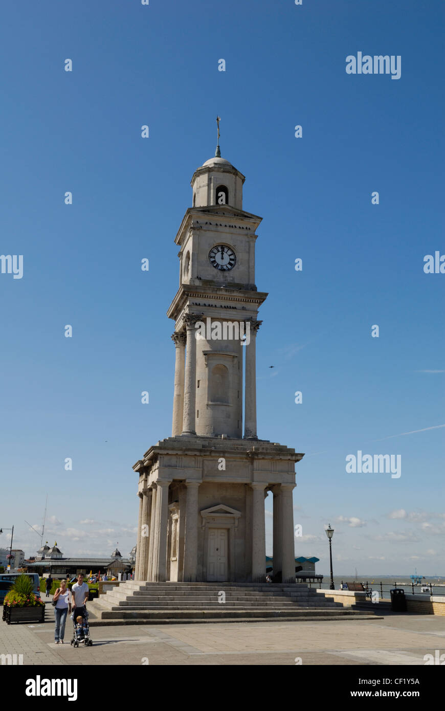 La torre dell orologio a Herne Bay Seafront. È in assoluto il primo freestanding appositamente costruito la torre dell orologio costruito nel 1837. Foto Stock