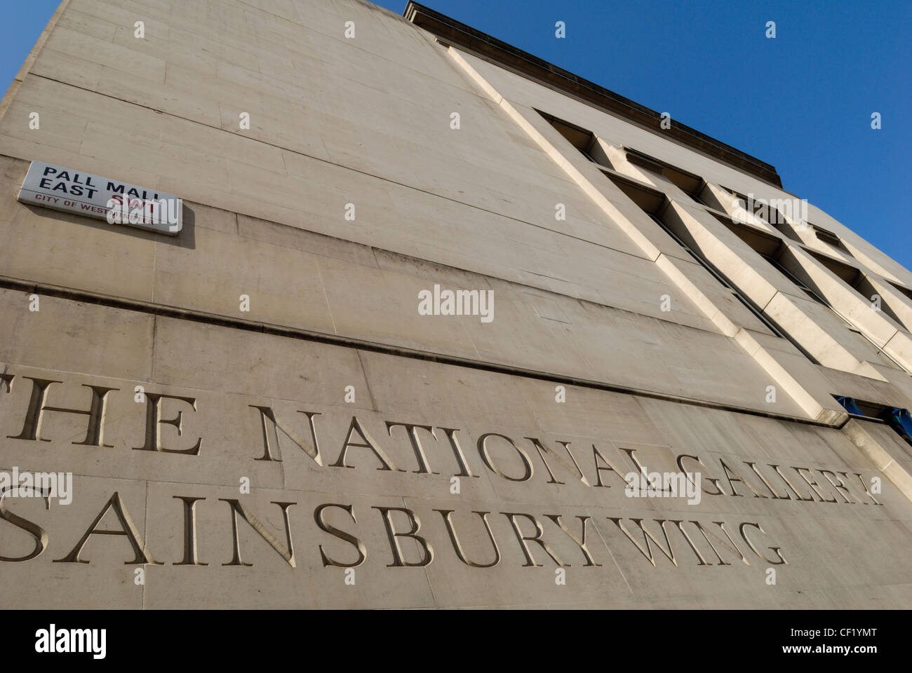 Guardare in su verso l'esterno dell'ala Sainsbury della National Gallery. L'ala Sainsbury è stato aperto nel 1991 e viene visualizzata la Foto Stock