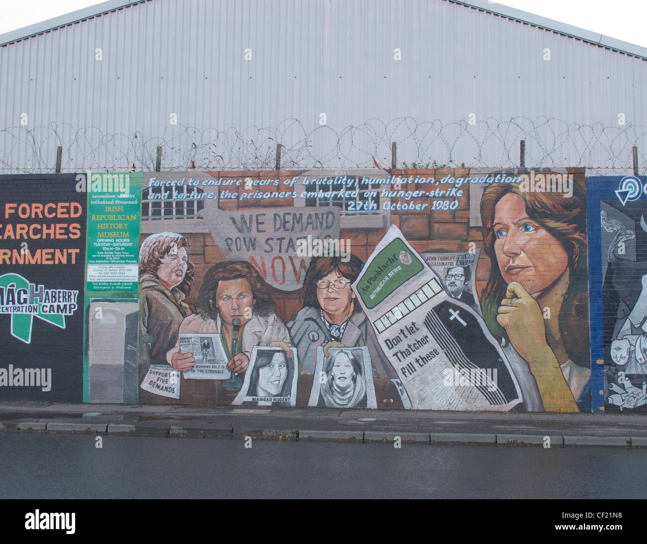 Murale nazionalista di Falls Road a Belfast Irlanda del Nord Foto Stock