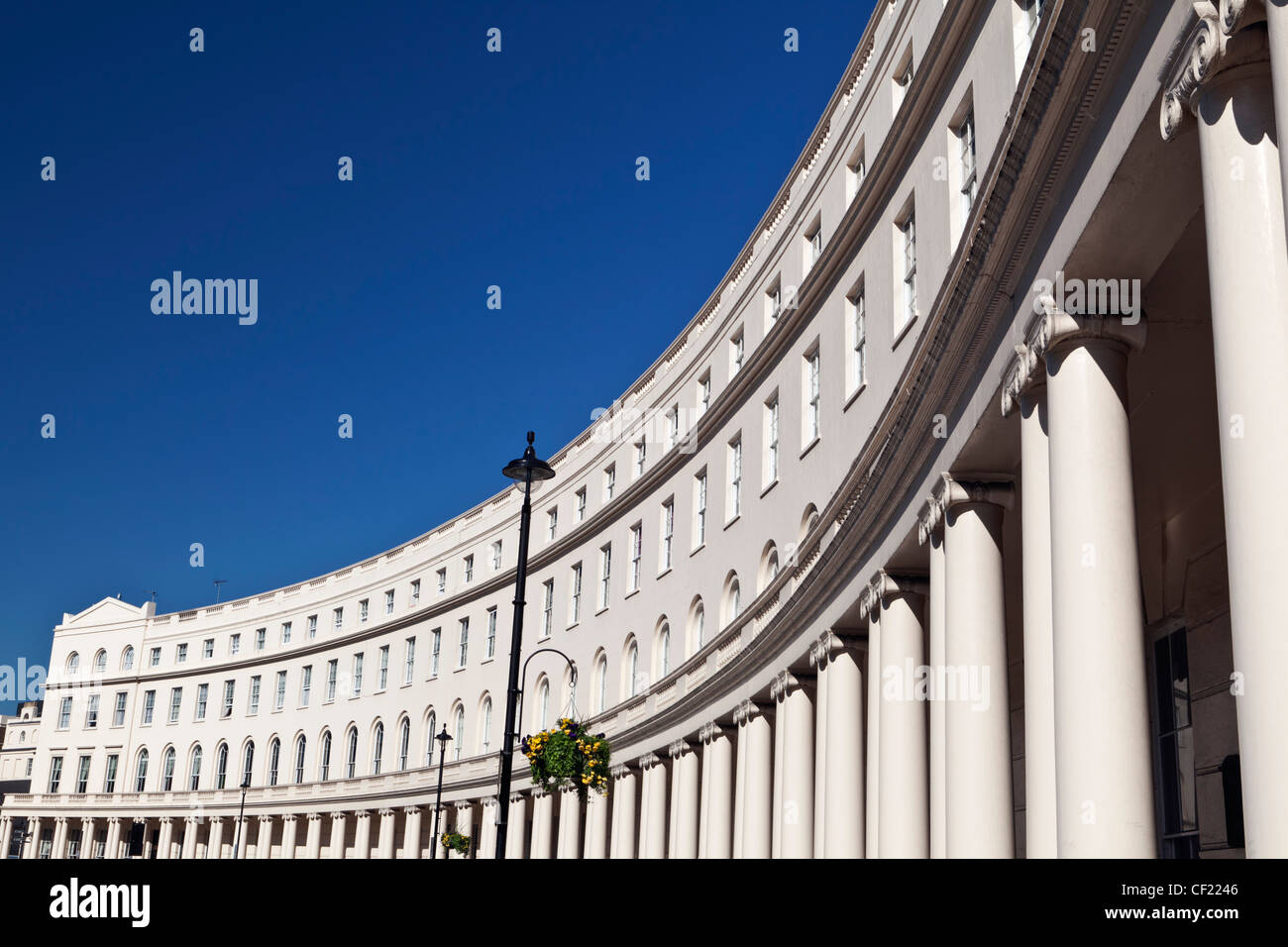 Stucco semicircolare case terrazzate dell'architetto John Nash in Park Crescent vicino a Regent's Park. Foto Stock