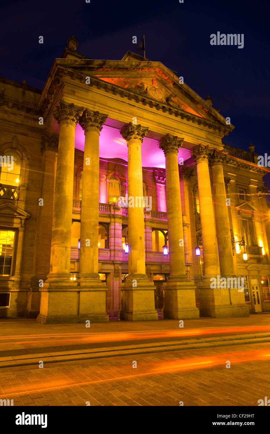 Il grado che ho elencato Theatre Royal Fotografato di notte. Inaugurato nel febbraio 1837, il Theatre Royal domina il cuore di Newcas Foto Stock