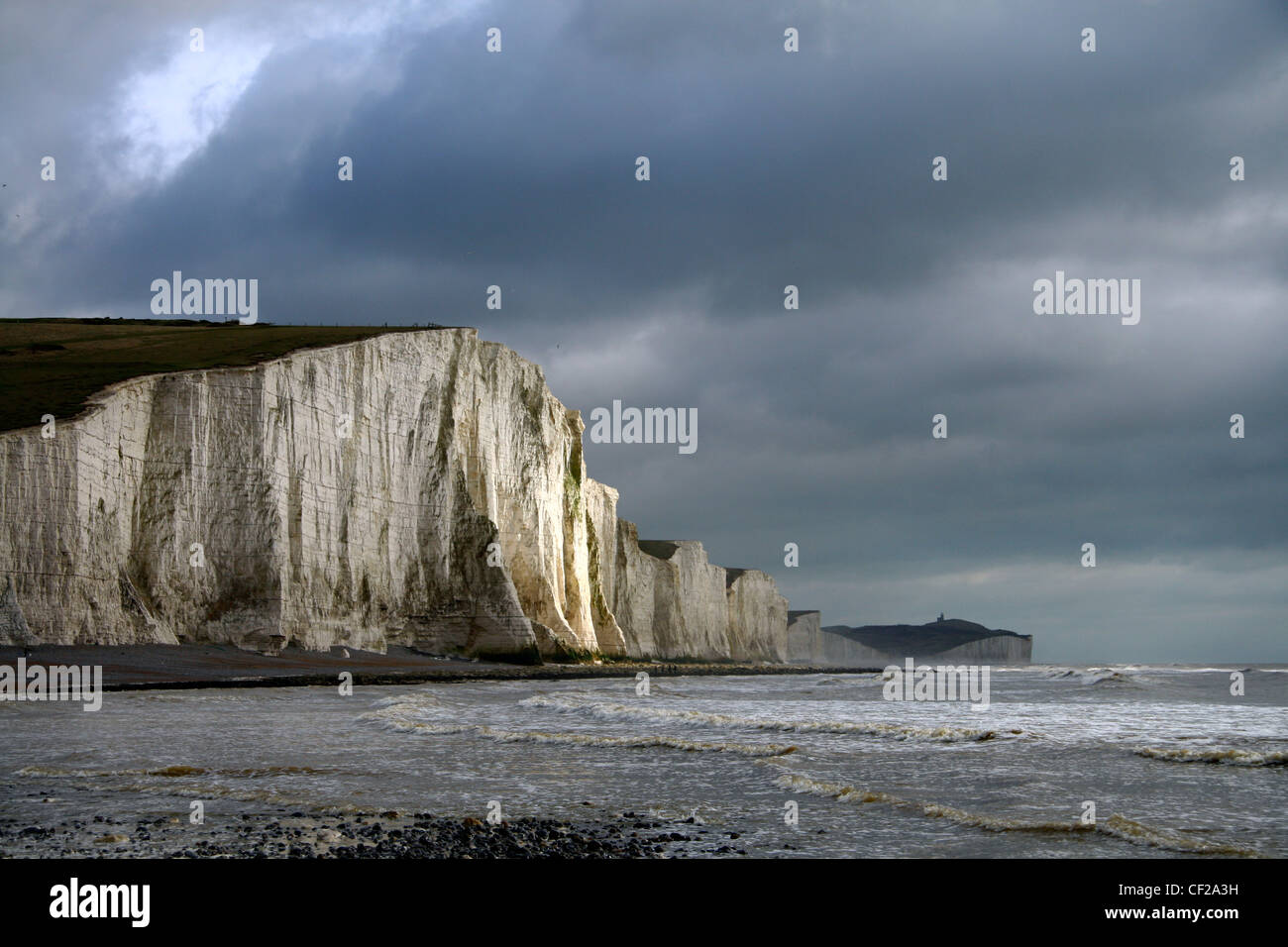 Guardando verso la serie di sette chalk cliffs conosciuta come le Sette Sorelle. Foto Stock