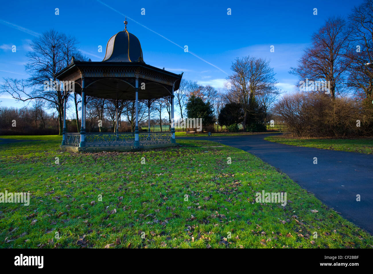 Bandstand nel parco espositivo, uno dei numerosi spazi verdi per essere trovato vicino al centro della citta'. Il bandstand è il solo remai Foto Stock