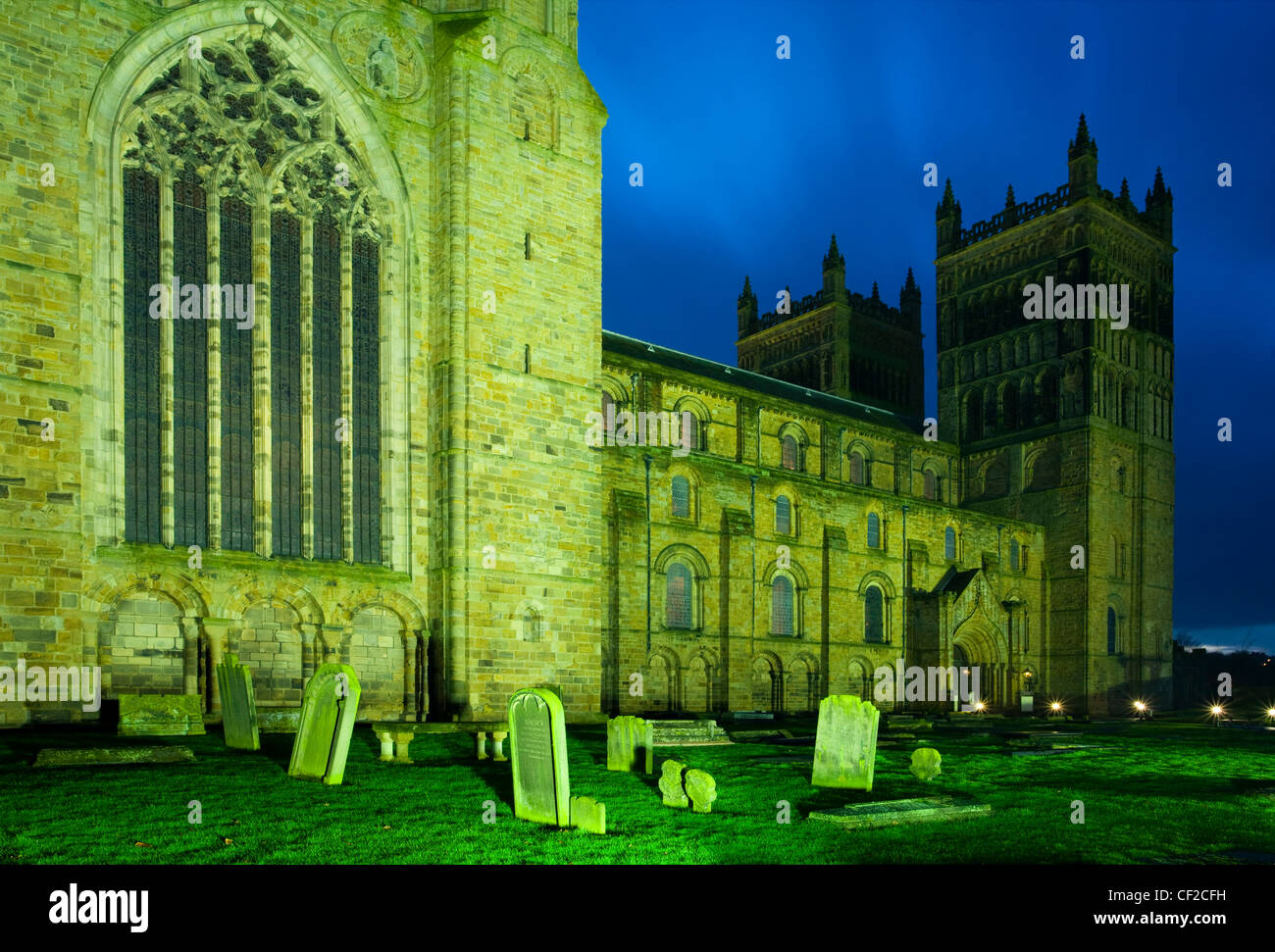 Lapide commemorativa entro i motivi di Durham Cathedral. Foto Stock