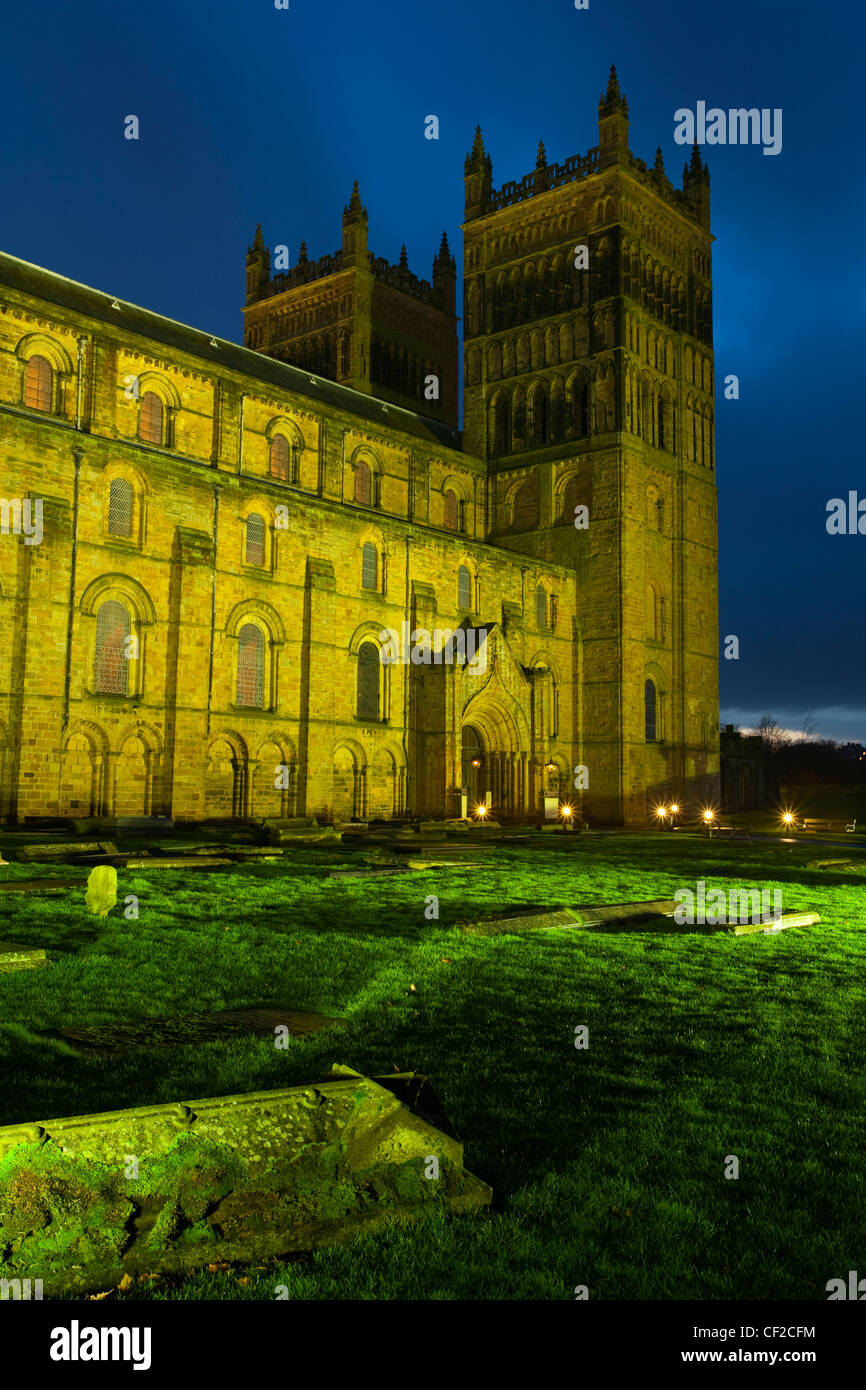 Lapide commemorativa entro i motivi di Durham Cathedral. Foto Stock