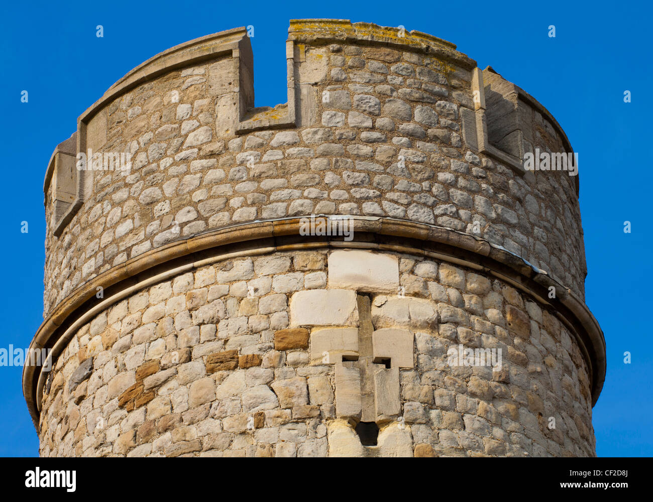 Vista ravvicinata di una delle torri della Torre di Londra ed è situato sulla riva nord del fiume Tamigi. Foto Stock