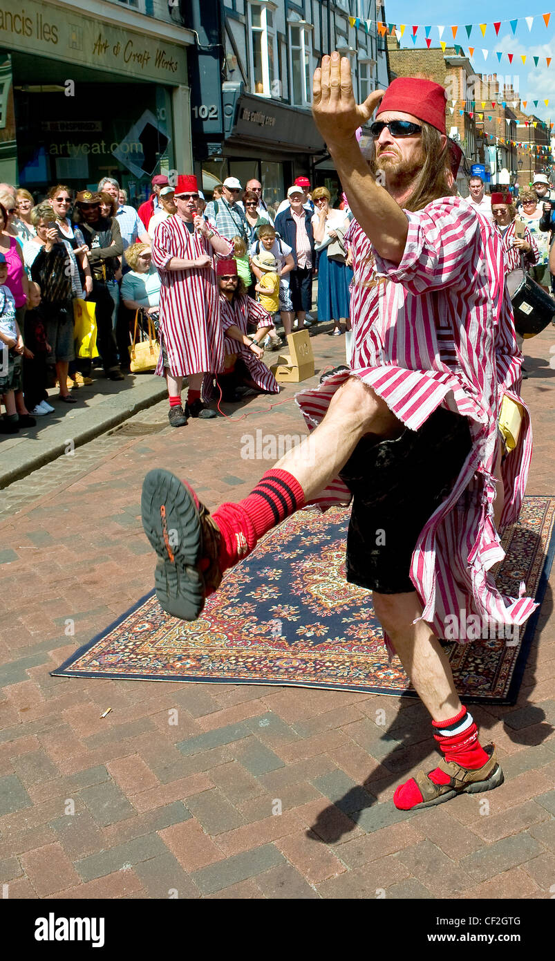 Il favoloso Fezheads eseguendo in occasione dell'annuale Festival spazia in Rochester. Foto Stock