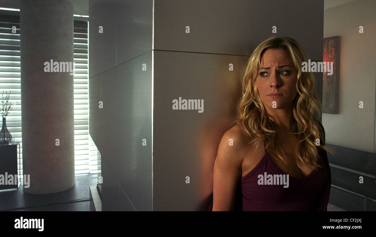 SKYLINE (2010) BRITTANY DANIEL GREG STRAUSE (DIR), COLIN STRAUSE (DIR) 014 COLLEZIONE MOVIESTORE LTD Foto Stock