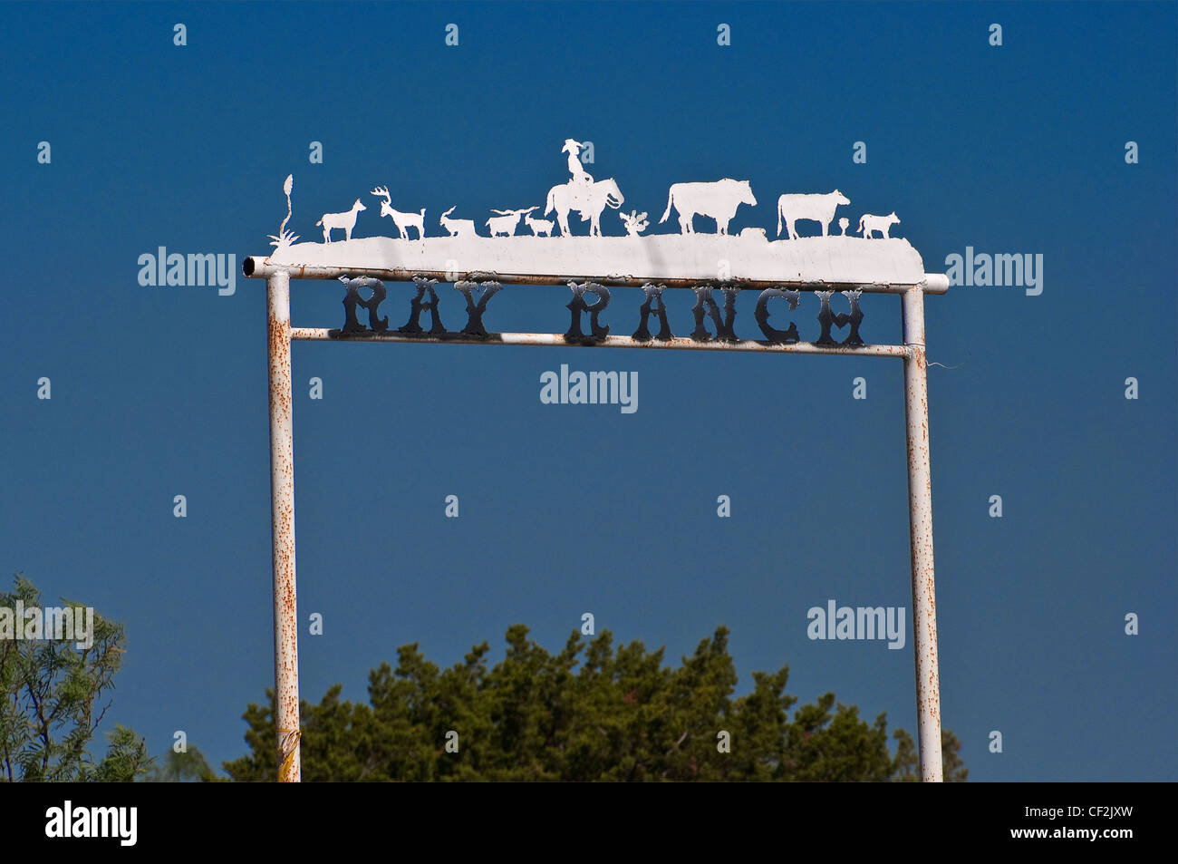 Ferro battuto firmare al ranch a Edwards altopiano vicino Sonora, Texas, Stati Uniti d'America Foto Stock