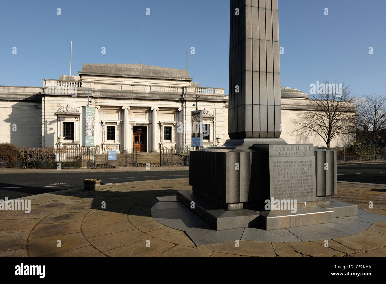 Signore Leverhulme Memorial al di fuori del Lady Lever Art Gallery Port Sunlight Village Foto Stock