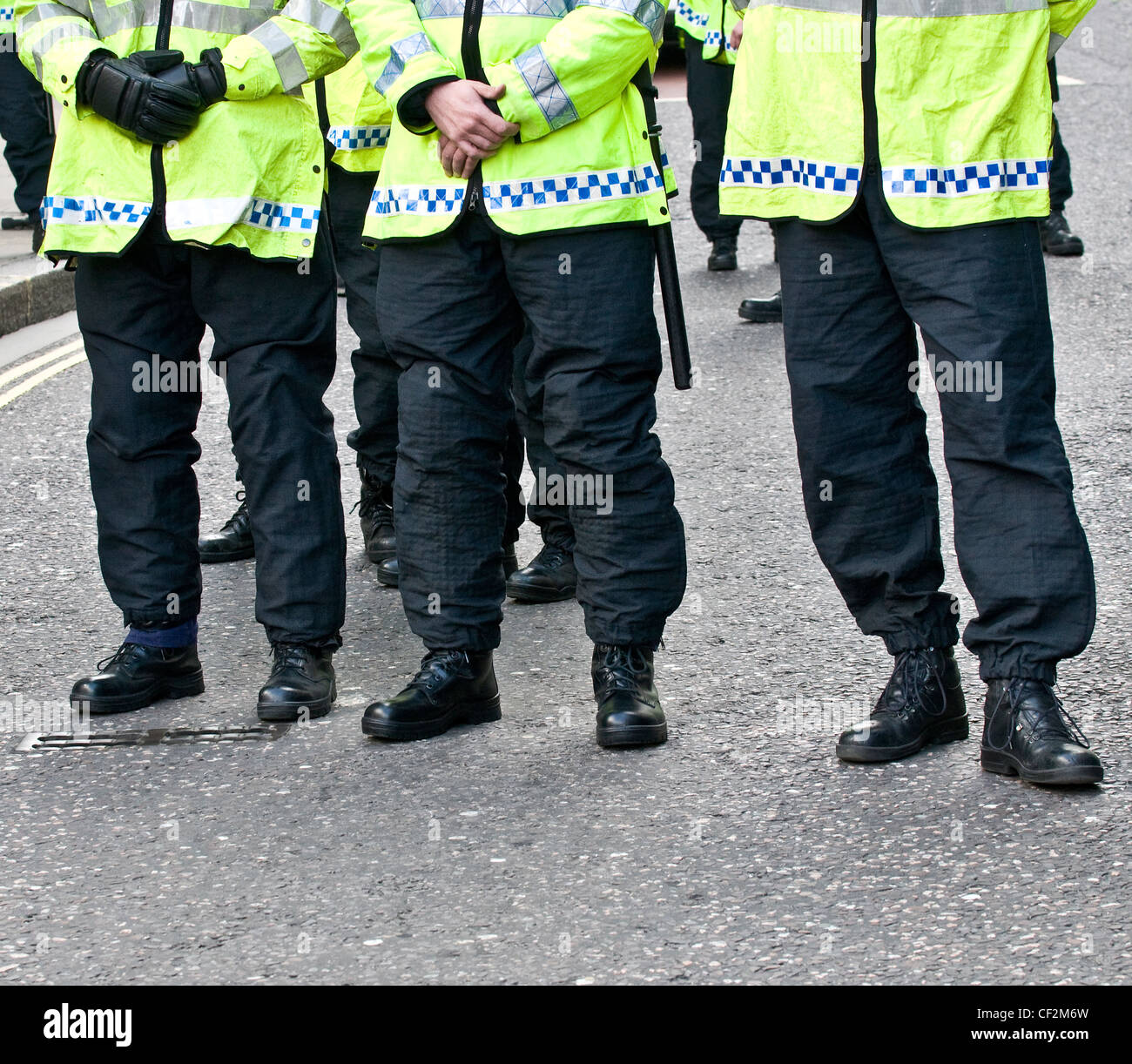 Poliziotti di dovere al G20 dimostrazione nella città di Londra. Foto Stock