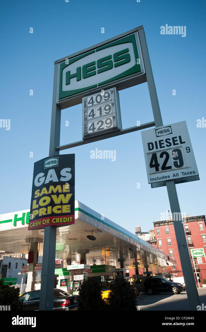 Un Hess Gas Station in Hell's Kitchen quartiere di New York Foto Stock