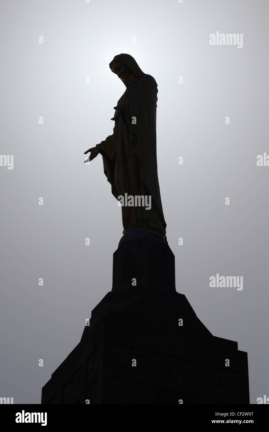 La Madonna della Montagna statua in cima il Pangborn Memorial Campanile, Mount Saint Mary's University, Emmitsburg, Maryland. Foto Stock