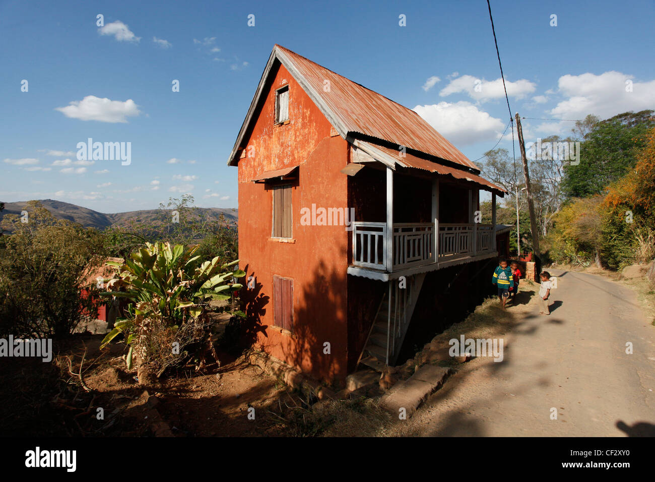 Rural farm house, Ambohimanga, Madagascar. Foto Stock