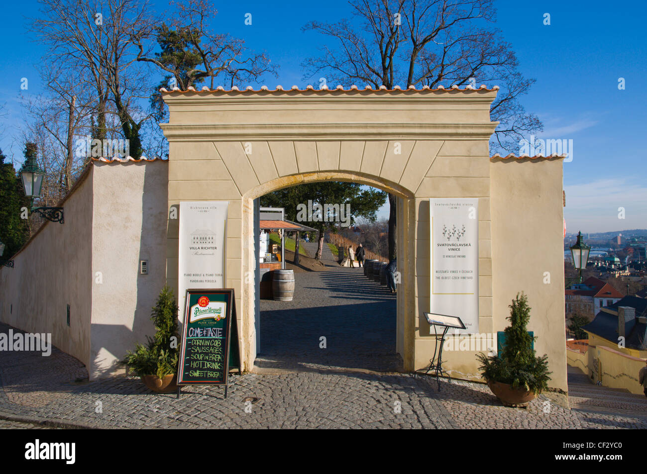 Cancello per Svatovaclavska vinice il San Venceslao vigna Hradcany il distretto del castello di Praga Repubblica Ceca Europa Foto Stock