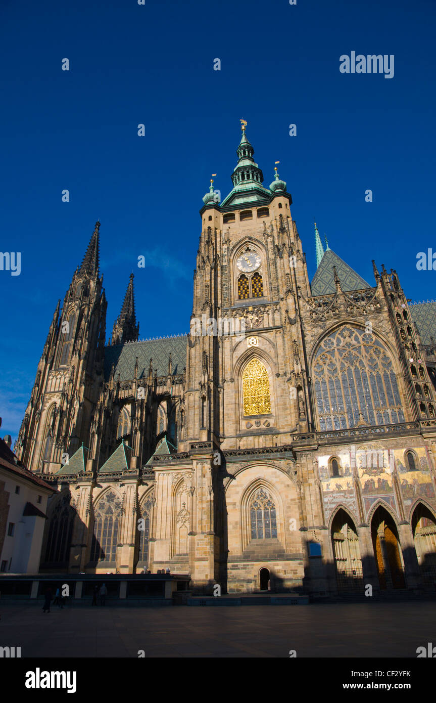 Chram Sv Vita la cattedrale di San Vito esterno treti nadvori il terzo cortile Hradcany il distretto del castello di Praga Repubblica Ceca Foto Stock