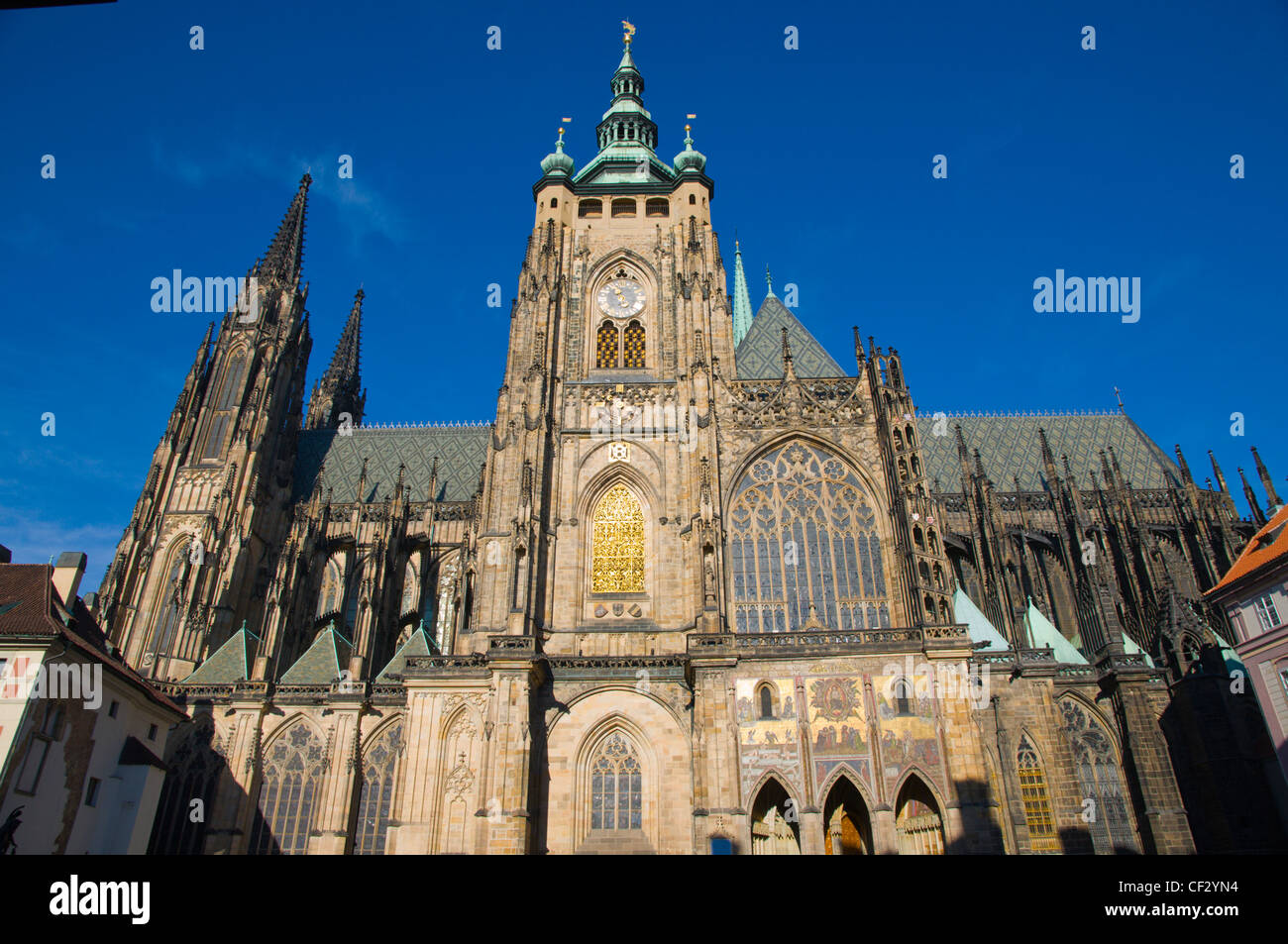 Chram Sv Vita la cattedrale di San Vito esterno treti nadvori il terzo cortile Hradcany il distretto del castello di Praga Repubblica Ceca Foto Stock