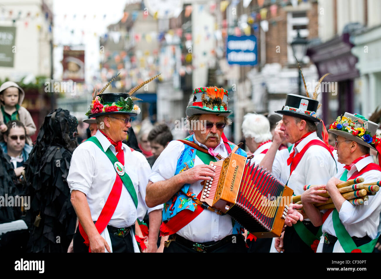 Isola di rana Morris eseguendo in occasione dell'annuale Festival spazia in Medway. Foto Stock