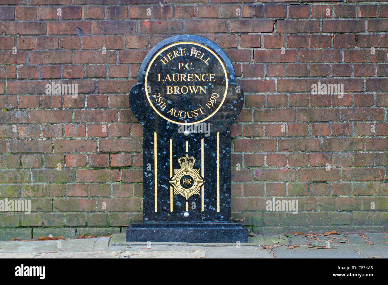 La Metropolitan Police Memorial a PC Laurence marrone che è stato ucciso con un sawn-off fucile come egli si avvicinò un sospetto sul Pownal Foto Stock